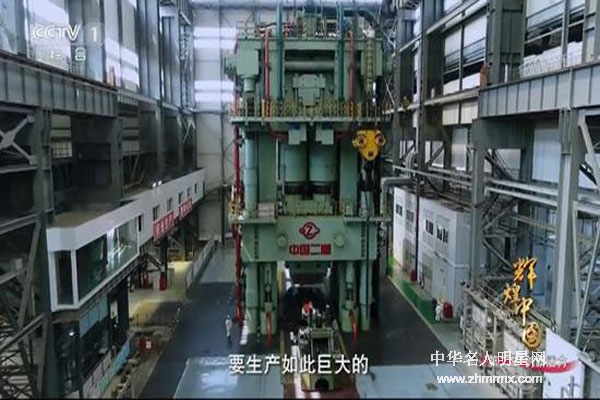 我们中国现在真的很强大，别再用10年前，5年前的眼光看待我们祖国，你就落伍了！13层楼高国宝级战略装备 你见过吗？