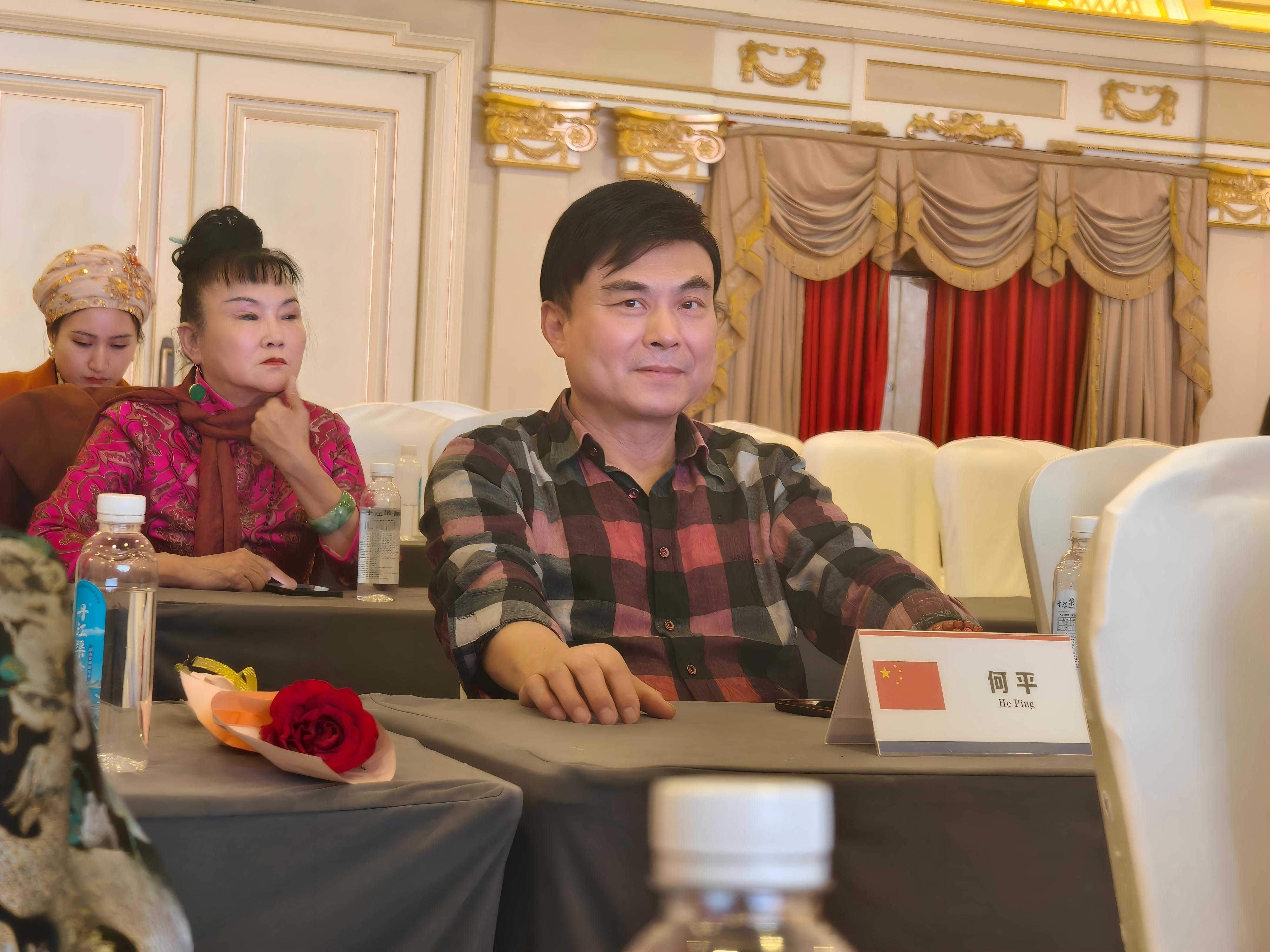 何平以特别嘉宾身份亮相2026女性国家论坛：以影视力量赋能女性发展，共绘时代新篇章